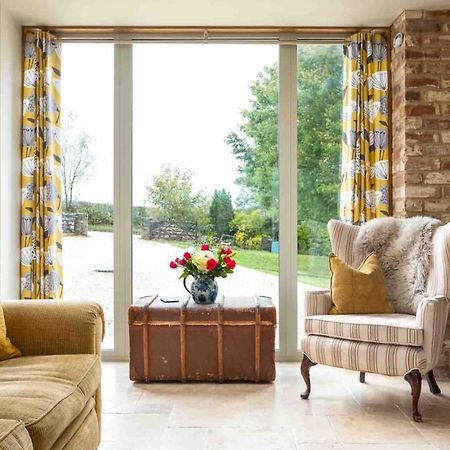 Flynn'S Barn Villa Aylworth Exterior foto