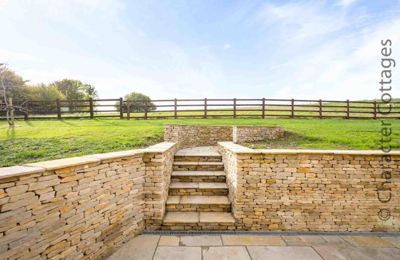 Flynn'S Barn Villa Aylworth Exterior foto