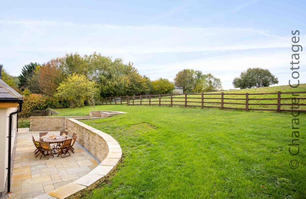 Flynn'S Barn Villa Aylworth Exterior foto