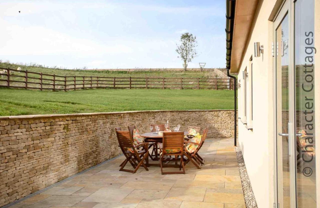 Flynn'S Barn Villa Aylworth Exterior foto